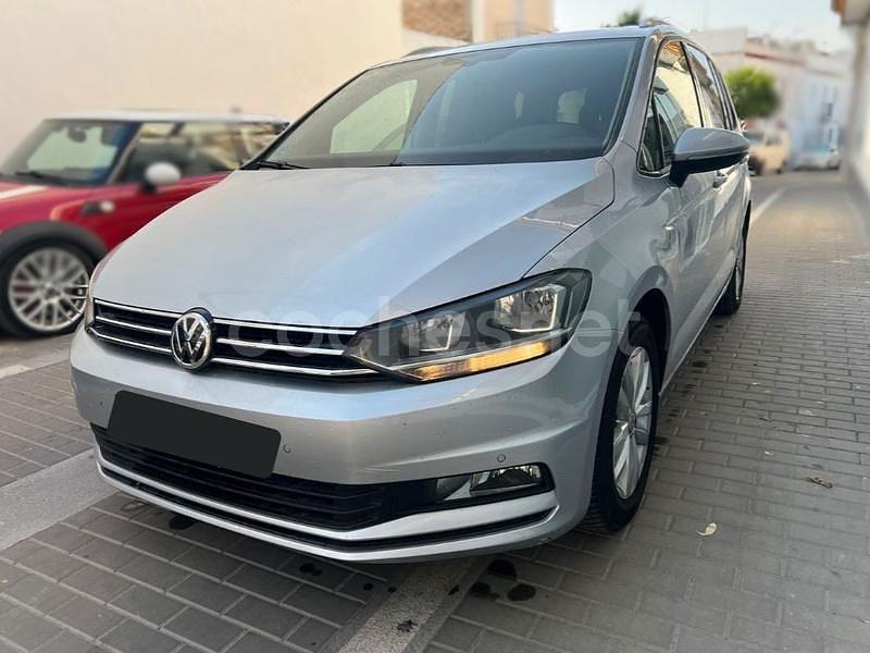 Usado VW Touran Advance 115 CV (84 kW) 2017 Gris / plata Monovolumen