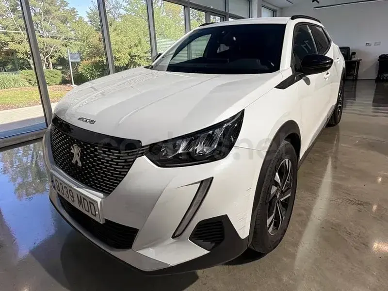 Usado Peugeot 2008 Allure 100 CV (73 kW) 2022 Blanco SUV