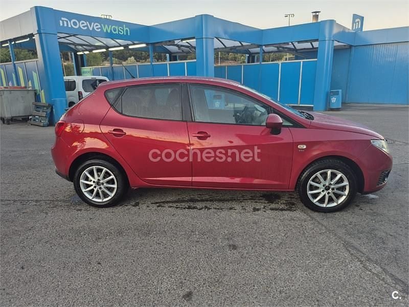 Usado Seat Ibiza Style 105 HP (77 kW) 2011 Vermelho Sedan