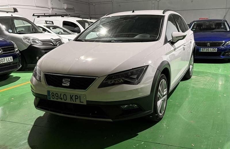 Usado Seat Leon 4Drive 150 CV (110 kW) 2018 Blanco SUV
