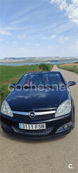 Negro Usado 2007 Opel Astra Cabriolet Cosmo Descapotable | 3850 € (Precio justo) - Imagen 1/4