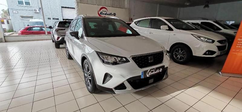 Usado Seat Arona Xperience 116 CV (85 kW) 2025 Blanco nevada  techo negro midnight SUV