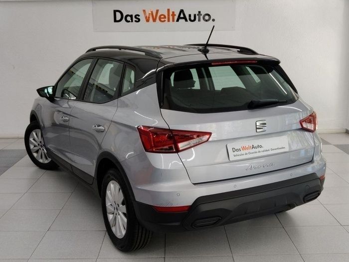 Gris plata Usado 2024 Seat Arona Style SUV | 19.900 € (Precio justo) - Imagen 1/4