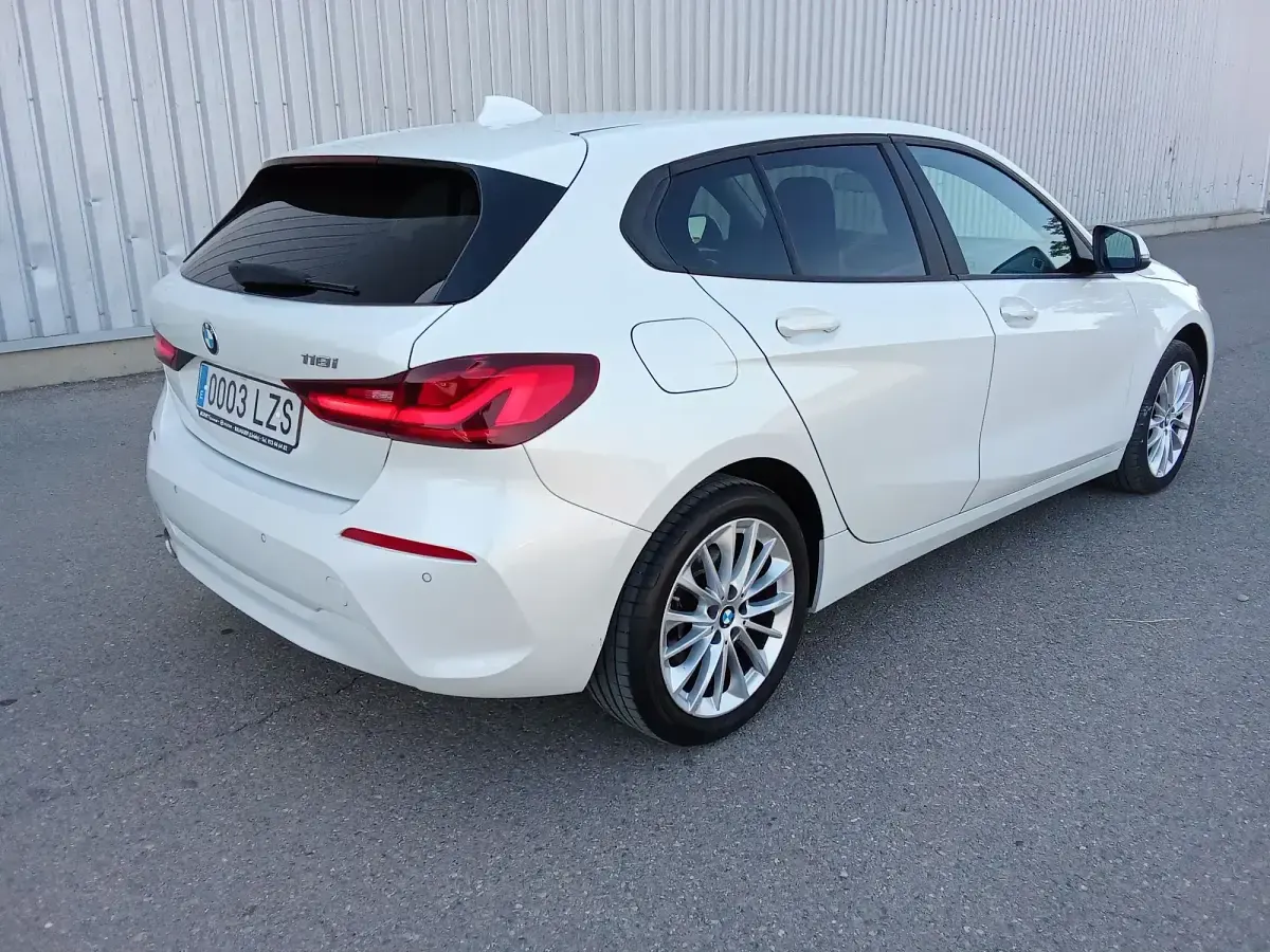 Usado BMW 118 136 CV (100 kW) 2022 Blanco Utilitario