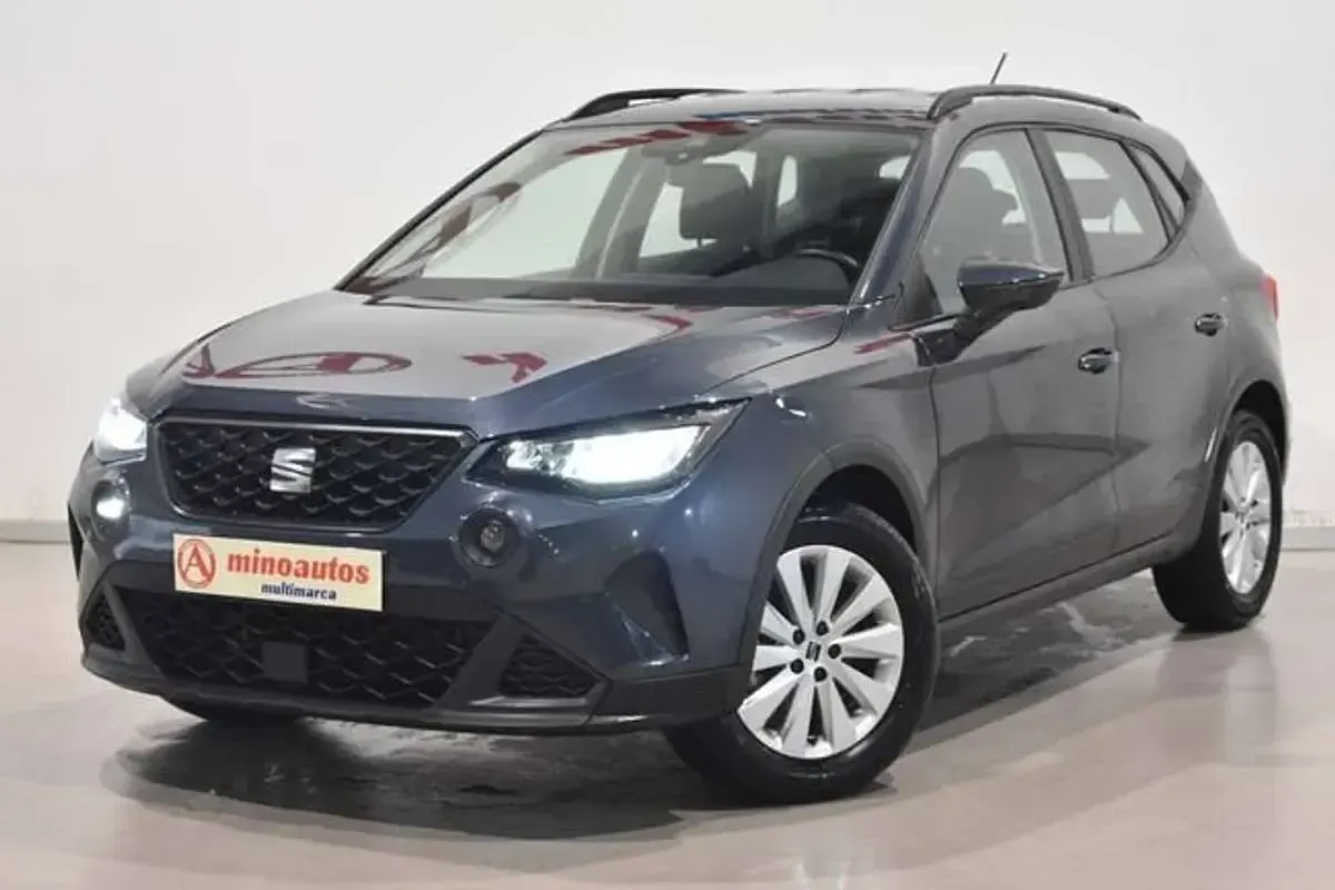 Usado Seat Arona Style 95 CV (69 kW) 2024 Gris SUV