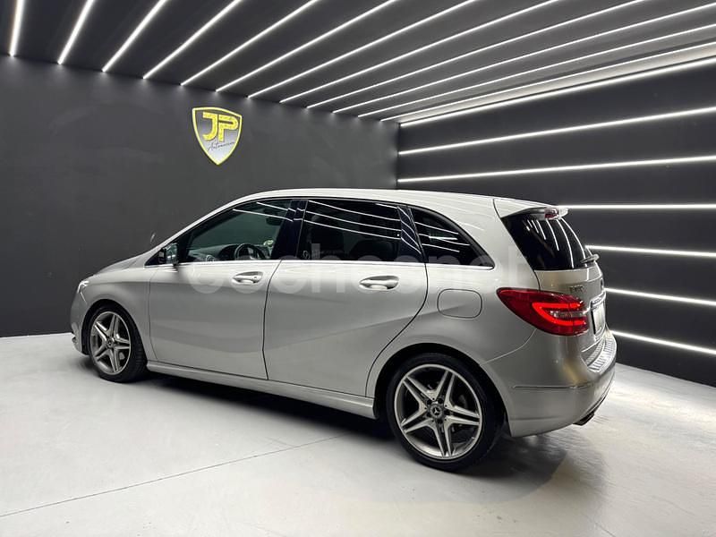 Usado Mercedes B180 109 CV (80 kW) 2013 Gris / plata Utilitario