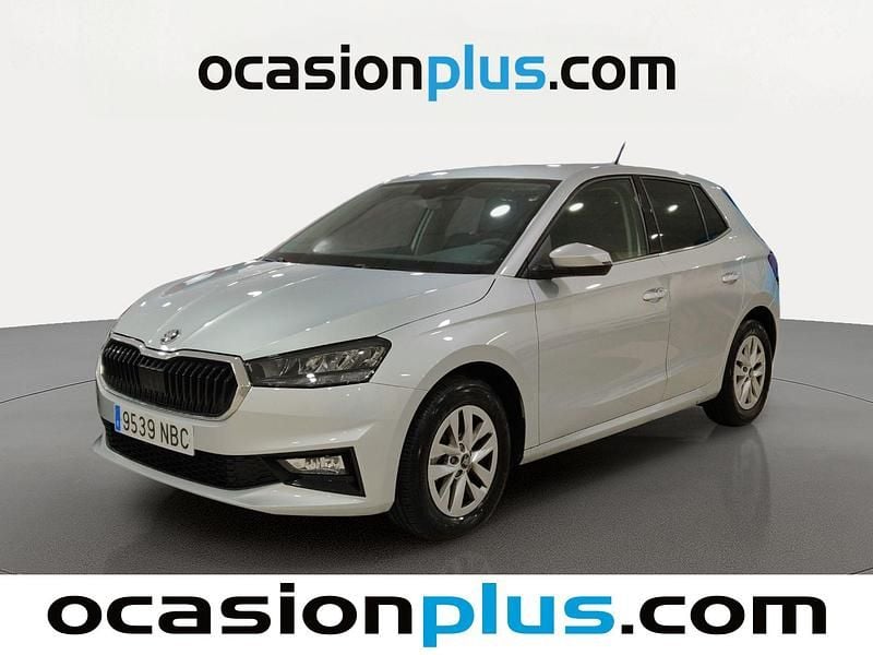 Gris plata Usado 2025 Skoda Fabia Selection Utilitario | 18.319 € (Super precio) - Imagen 1/4