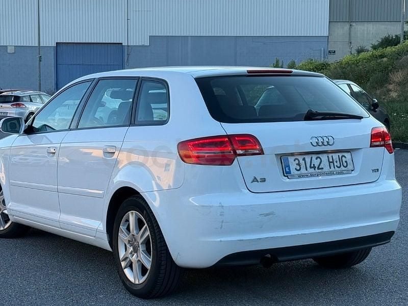 Usado Audi A3 Attraction 140 CV (102 kW) 2012 Negro Utilitario