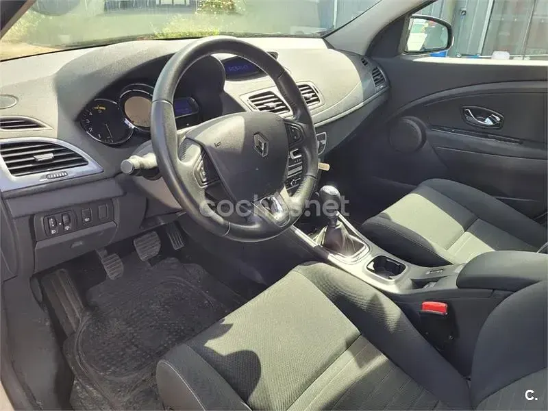 Usado Renault Mégane GrandTour LIMITED 95 CV (69 kW) 2014 Blanco Familiar
