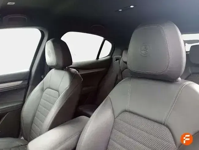 Usado Alfa Romeo Stelvio Sprint 190 CV (139 kW) 2022 Blanco SUV