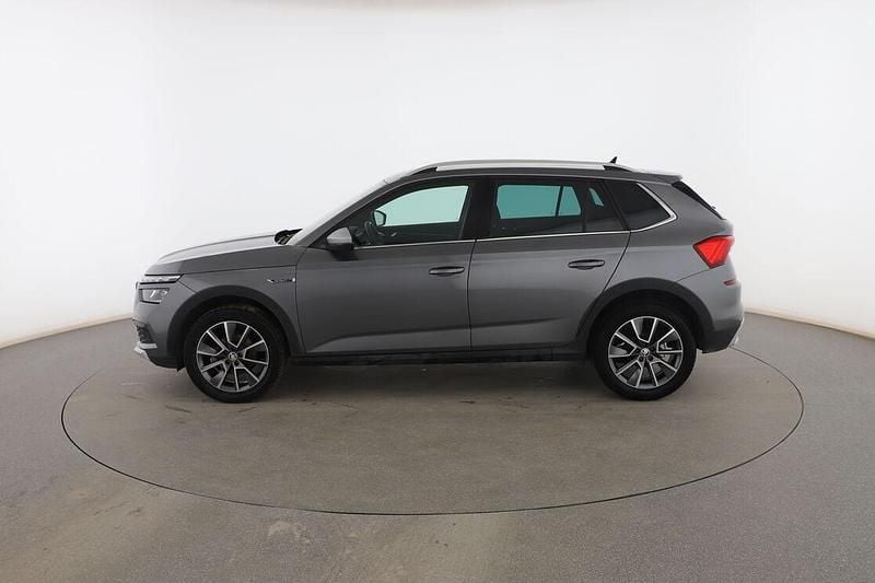 Usado Skoda Kamiq ScoutLine 110 CV (80 kW) 2022 Gris SUV