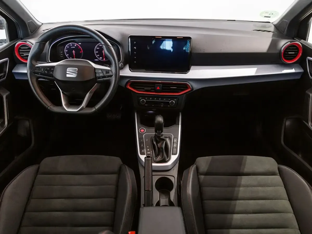 Usado Seat Arona FR 110 CV (80 kW) 2022 Gris SUV