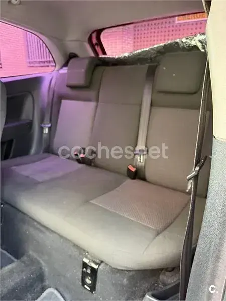Usado Ford Fiesta Futura 90 CV (66 kW) 2008 Granate Utilitario