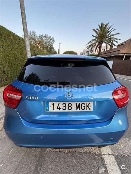 Usado Mercedes A180 Urban 122 CV (89 kW) 2014 Azul Berlina