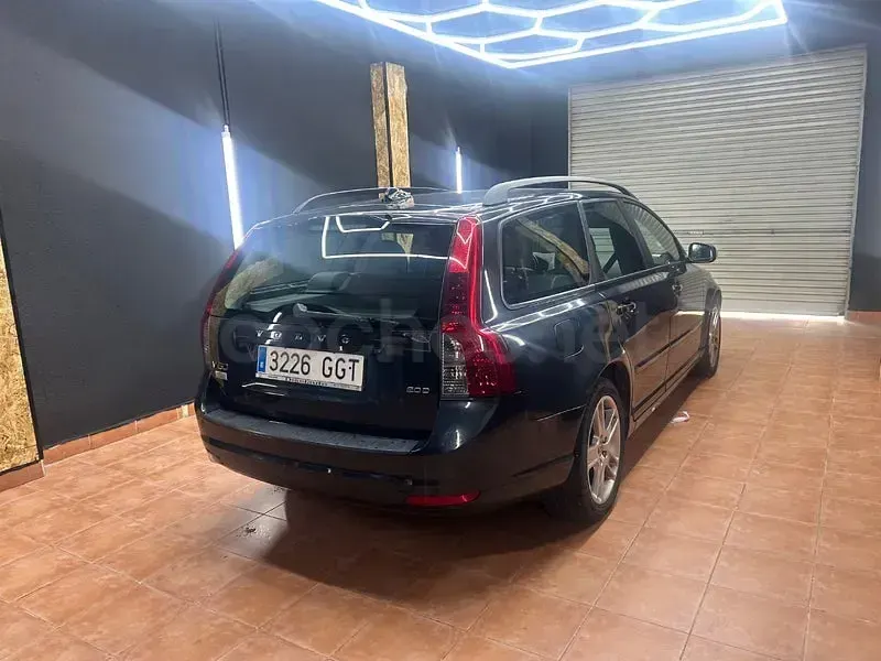 Käytetty Volvo V50 Summum 136 HP (100 kW) 2009 Harmaa Farmari