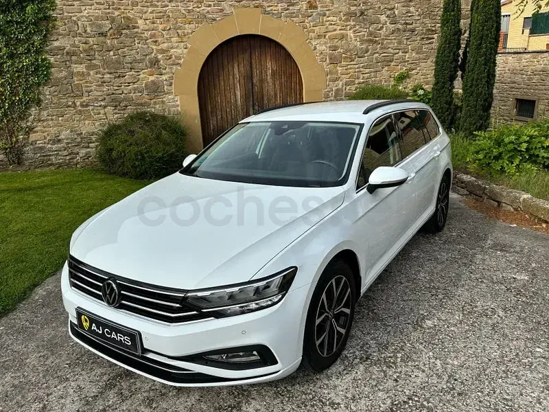 Begagnad VW Passat Executive 150 HK (110 kW) 2022 Vit Kombi