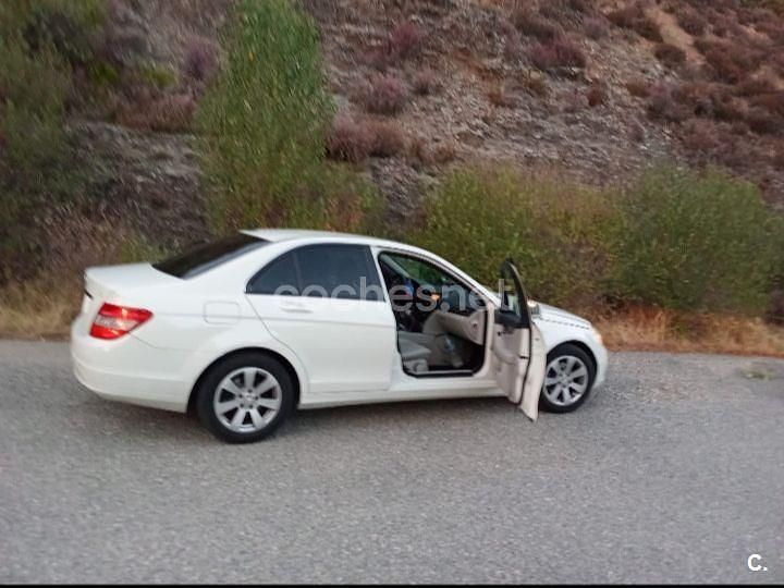 Usado Mercedes C220 170 CV (125 kW) 2009 Blanco Familiar