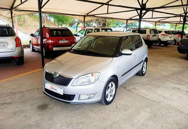 Usado Skoda Fabia Ambition 86 CV (63 kW) 2011 Gris Utilitario