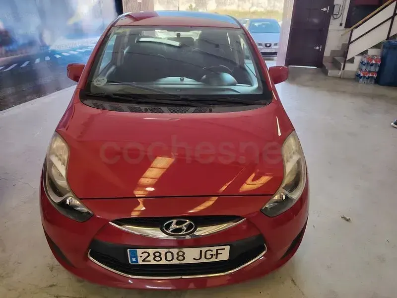 Usado Hyundai ix20 90 CV (66 kW) 2015 Rojo Utilitario