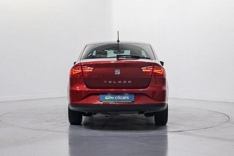 Usado Seat Toledo XCELLENCE 110 CV (80 kW) 2017 Rojo Utilitario