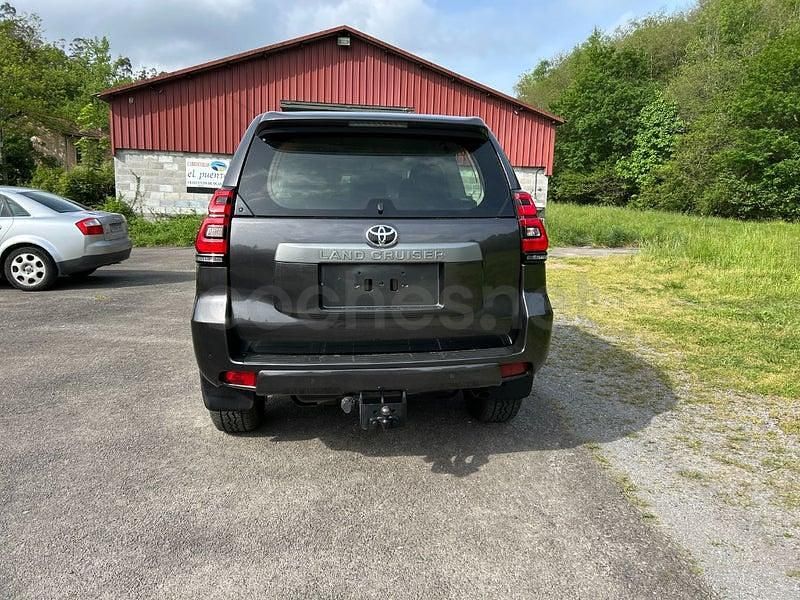 Usado Toyota Land Cruiser 177 CV (130 kW) 2018 Gris / plata SUV