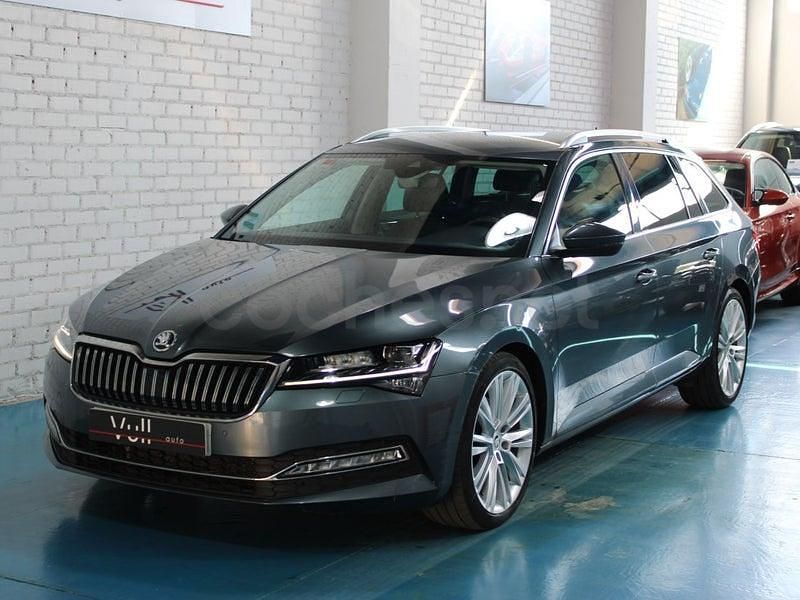 Usado Skoda Superb Style 150 CV (110 kW) 2021 Azul Familiar