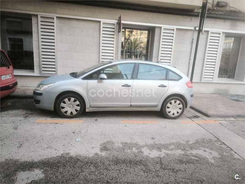 Usado Citroën C4 110 CV (80 kW) 2005 Azul Berlina