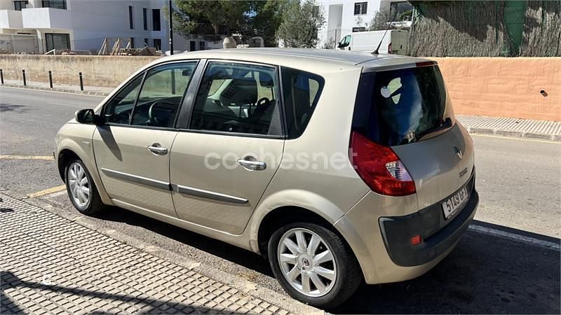 Usado Renault Scénic II 110 CV (80 kW) 2008 Beige Monovolumen