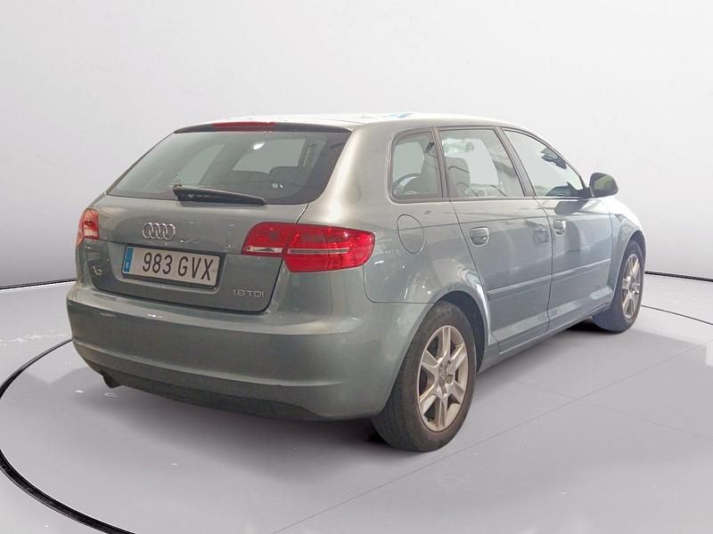 Usado Audi A3 Attraction 111 CV (81 kW) 2010 Negro Utilitario