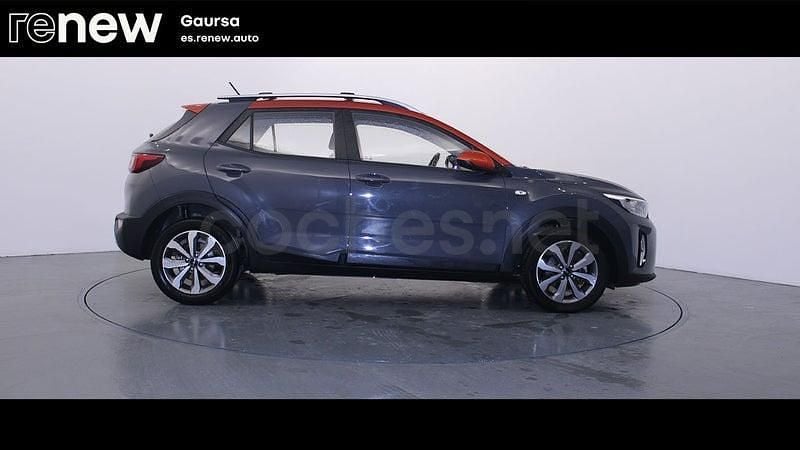 Usado Kia Stonic 100 CV (73 kW) 2021 Gris / plata SUV