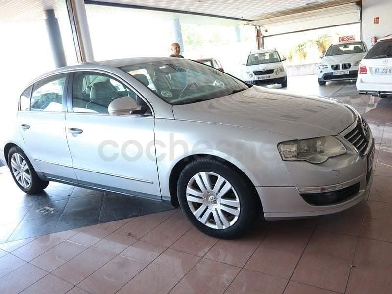 Begagnad VW Passat Edition 140 HK (102 kW) 2010 Grå Sedan