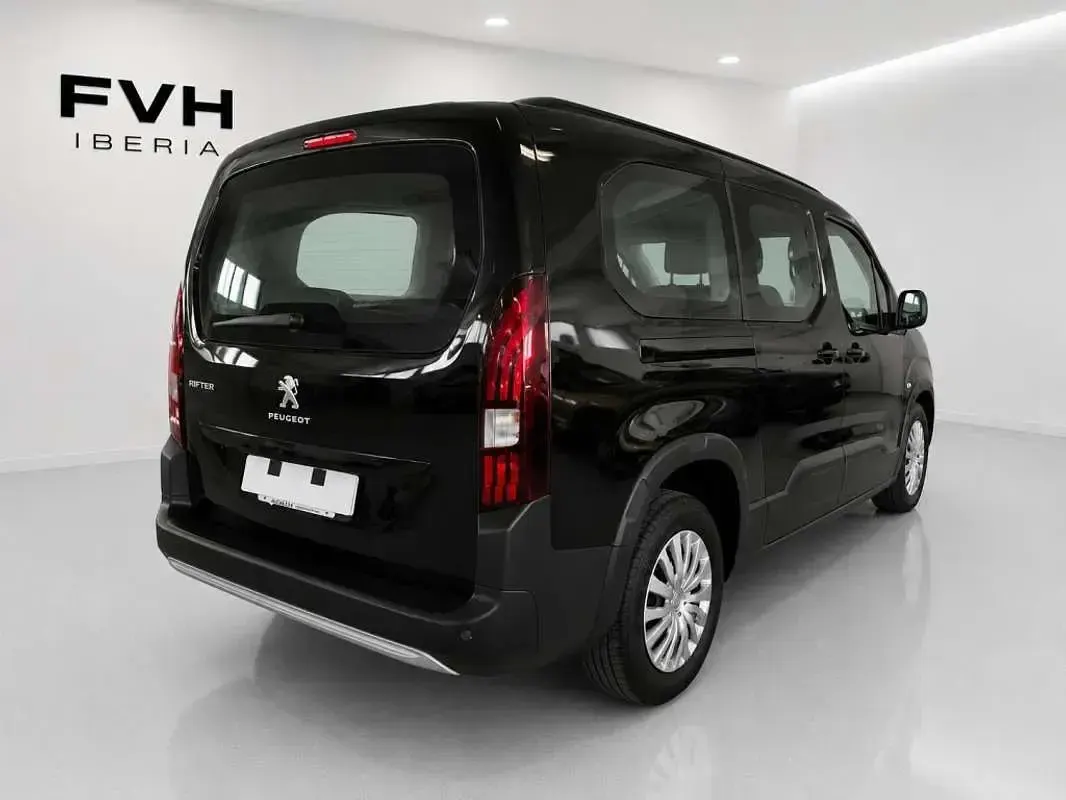 Usado Peugeot Rifter Allure 102 CV (75 kW) 2023 Negro Monovolumen