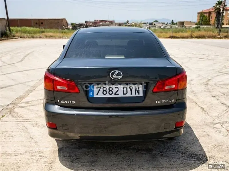 Usado Lexus IS220d Luxury Line 177 CV (130 kW) 2006 Gris / plata Berlina