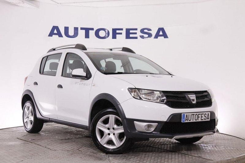 Usado Dacia Sandero Stepway 90 CV (66 kW) 2017 Blanco Utilitario