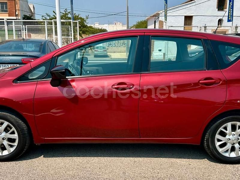 Usado Nissan Note Acenta 80 CV (58 kW) 2014 Granate Monovolumen