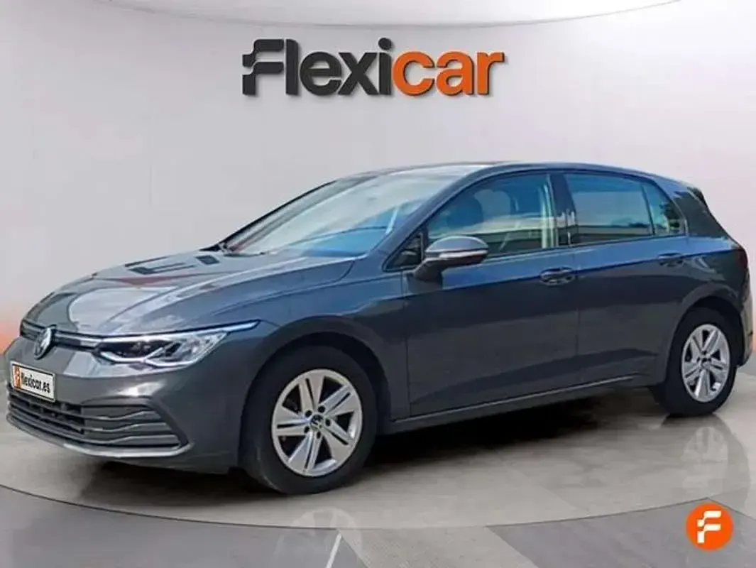 Usado VW Golf VIII Life 131 CV (96 kW) 2022 Gris Berlina