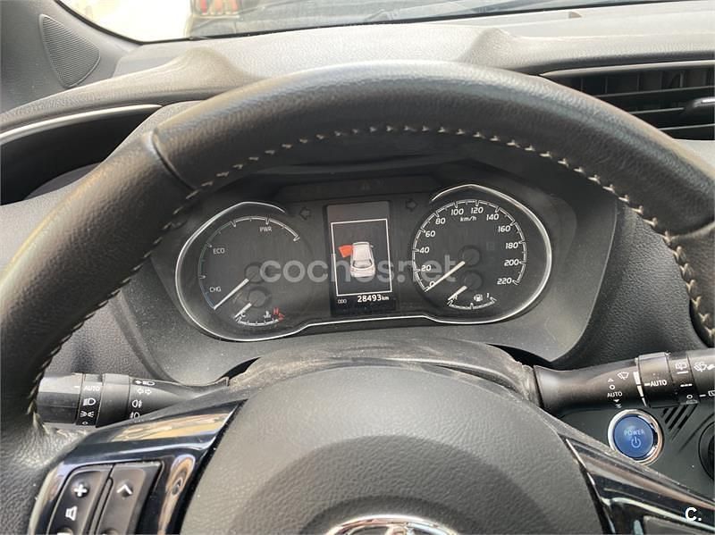Usado Toyota Yaris Hybrid Advance 100 CV (73 kW) 2019 Blanco Berlina