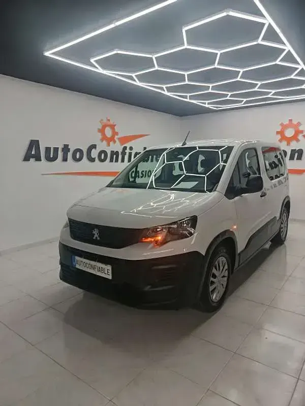 Usado Peugeot Rifter Allure 102 CV (75 kW) 2021 Blanco Monovolumen