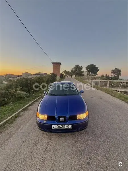 Usado Seat Toledo Stella 110 CV (80 kW) 1999 Azul Berlina