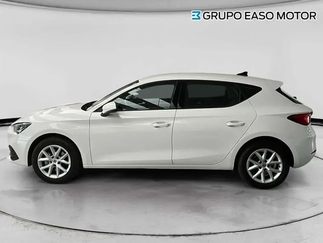 Usado Seat Leon Reference 110 CV (80 kW) 2022 Blanco Utilitario