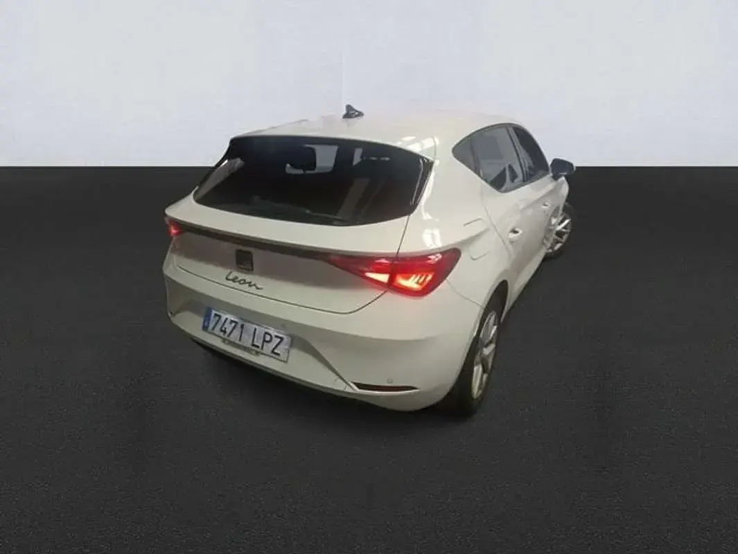 Usado Seat Leon Style 116 CV (85 kW) 2021 Blanco Utilitario