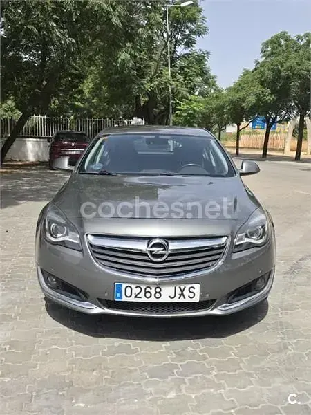 Usado Opel Insignia Selective 136 CV (100 kW) 2017 Gris / plata Berlina