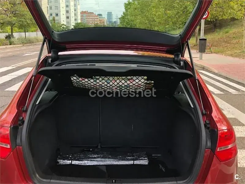 Usado Audi A3 Ambiente 140 CV (102 kW) 2009 Granate Utilitario