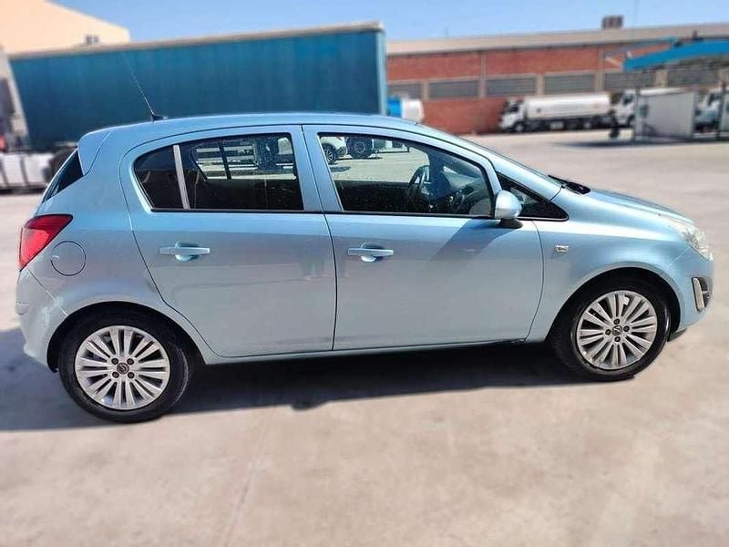 Usado Opel Corsa Selective 90 CV (66 kW) 2013 Azul Utilitario