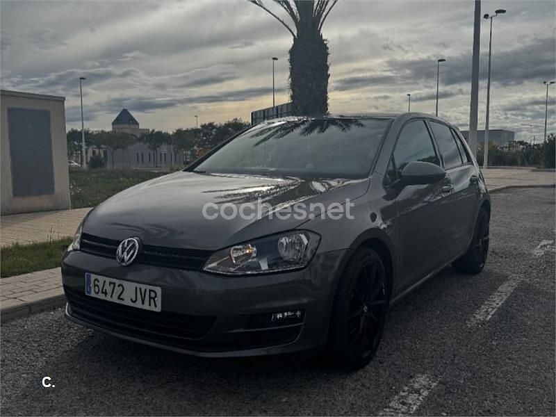 Usado VW Golf VII Advance 110 CV (80 kW) 2016 Gris / plata Berlina