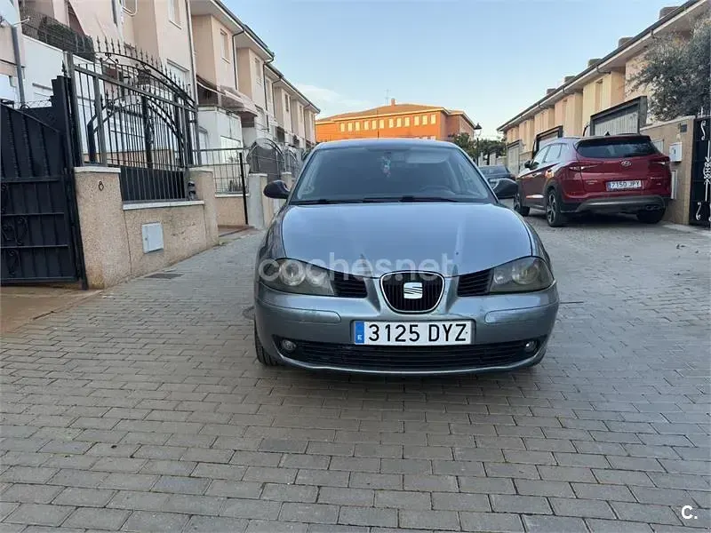 Usado Seat Ibiza Reference 100 CV (73 kW) 2006 Azul Utilitario
