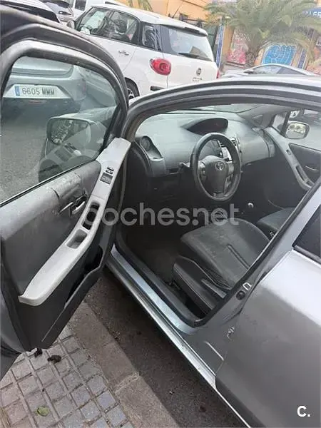 Usado Toyota Yaris 87 CV (63 kW) 2008 Gris / plata Utilitario