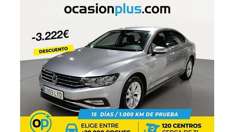 Usado VW Passat Business 122 CV (89 kW) 2022 Plateado Familiar