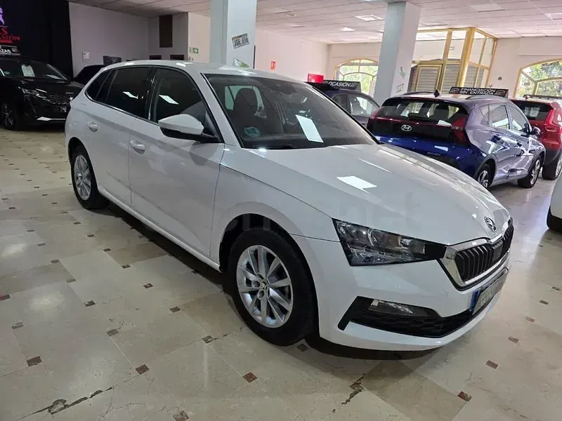Usado Skoda Scala Ambition 95 CV (69 kW) 2023 Blanco Utilitario