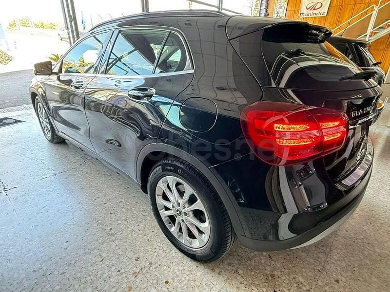 Usado Mercedes GLA200 136 CV (100 kW) 2018 Negro SUV